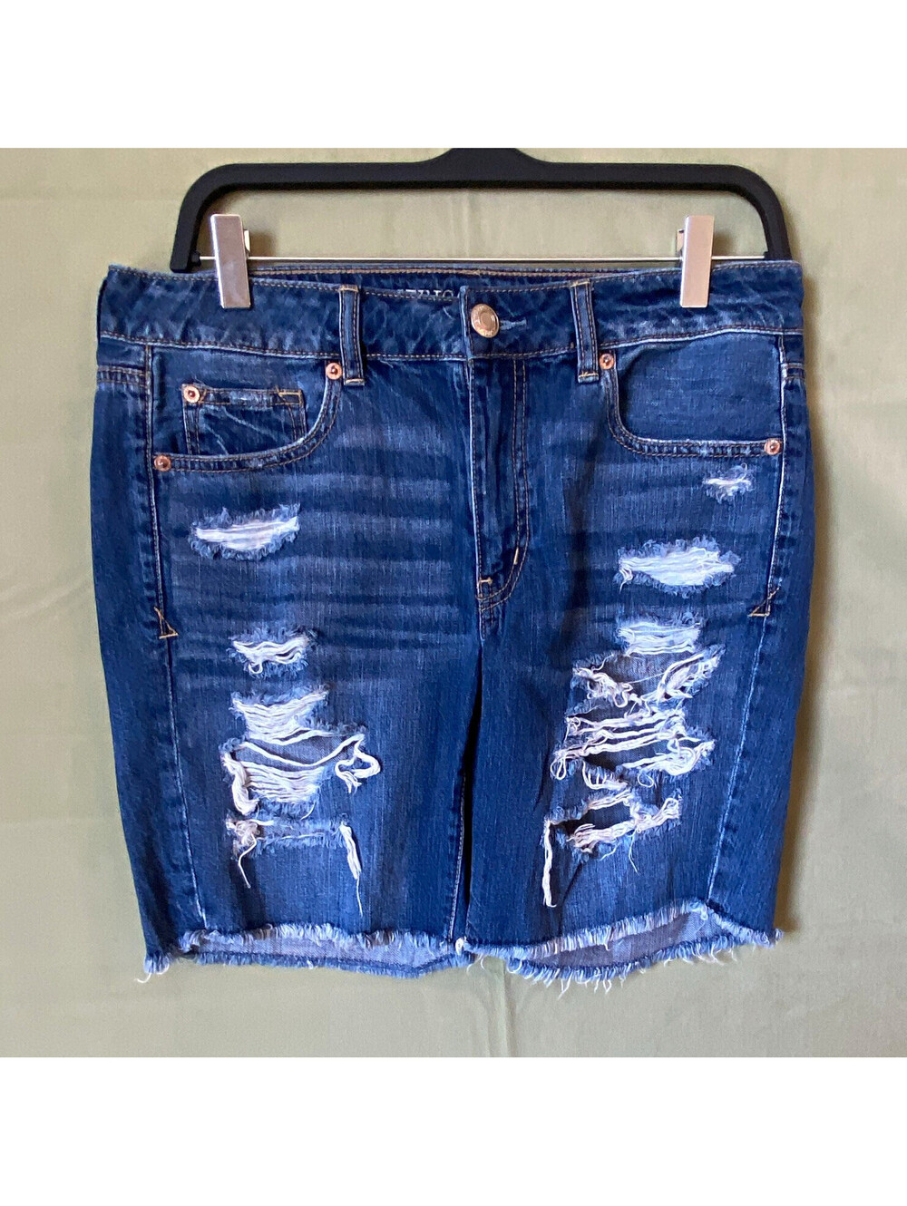 American Eagle Outfitters Women's Blue Denim Cut Off Shorts 8 Mid Rise